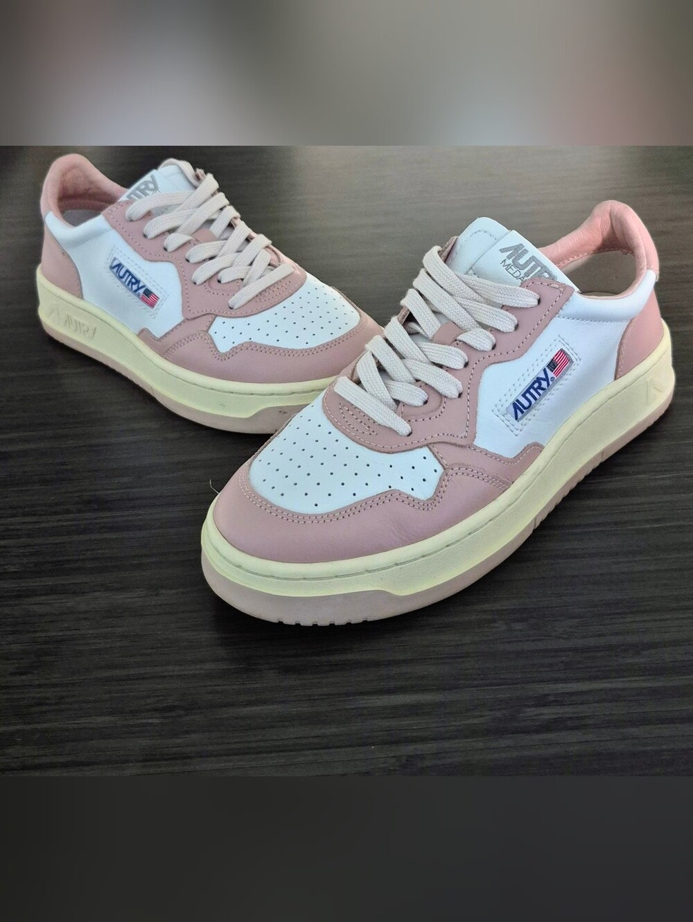 Womens Autry Medalist Pink/White Low Sneaker Size 7.5 8 US 38EU